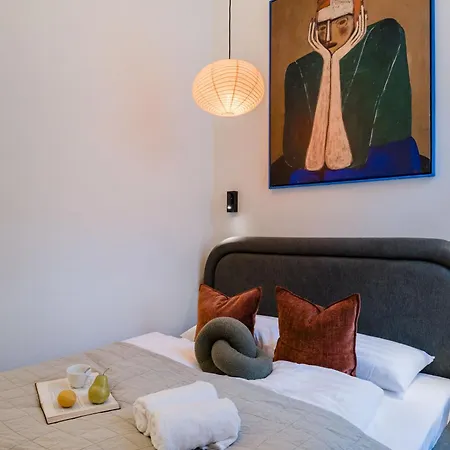Spacious 5br By Opera, Liszt Ferenc & Centre Apartmán