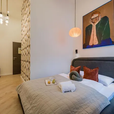 Spacious 5br By Opera, Liszt Ferenc & Centre