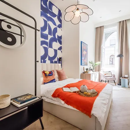 Spacious 5br By Opera, Liszt Ferenc & Centre