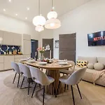Apartment Spacious 5br By Opera, Liszt Ferenc & Centre