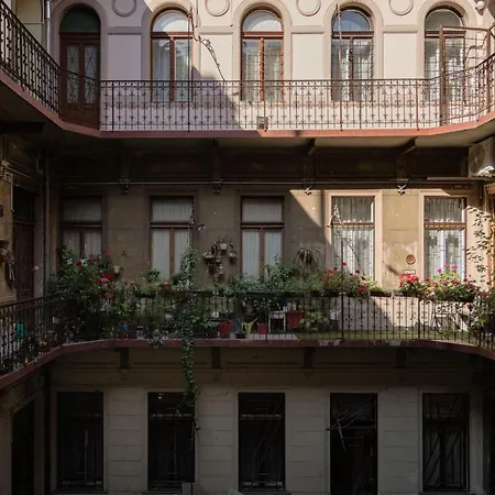Lejlighed Spacious 5br By Opera, Liszt Ferenc & Centre Budapest