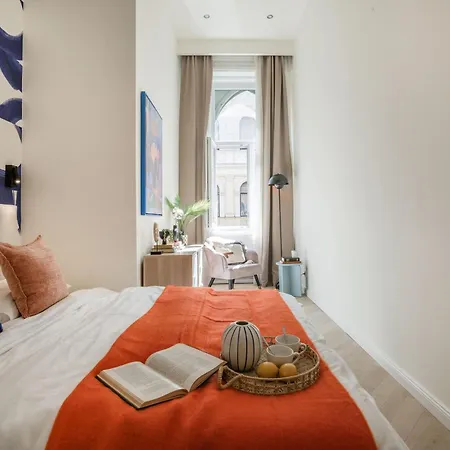 Spacious 5br By Opera, Liszt Ferenc & Centre Apartmán