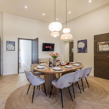 Spacious 5br By Opera, Liszt Ferenc & Centre Budapešť