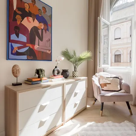 Spacious 5br By Opera, Liszt Ferenc & Centre * Budapest