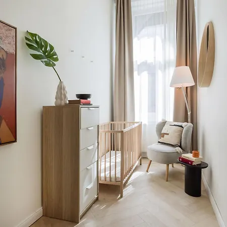 Spacious 5br By Opera, Liszt Ferenc & Centre