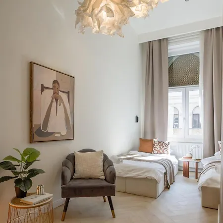 Spacious 5br By Opera, Liszt Ferenc & Centre Lejlighed