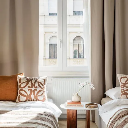 Spacious 5br By Opera, Liszt Ferenc & Centre * Budapešť