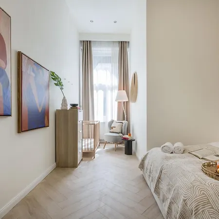 Spacious 5br By Opera, Liszt Ferenc & Centre Apartmán
