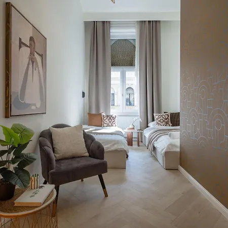 Spacious 5br By Opera, Liszt Ferenc & Centre Apartamento *