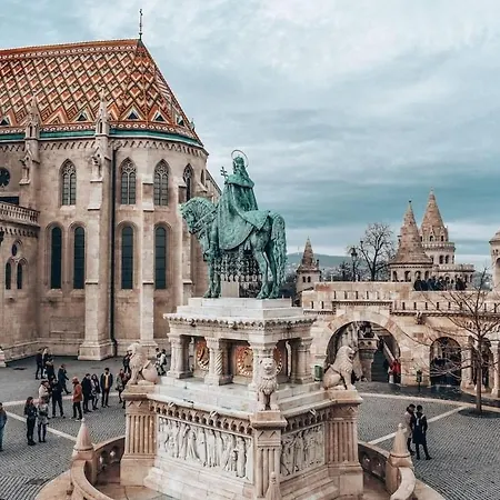 Spacious 5br By Opera, Liszt Ferenc & Centre Budapest