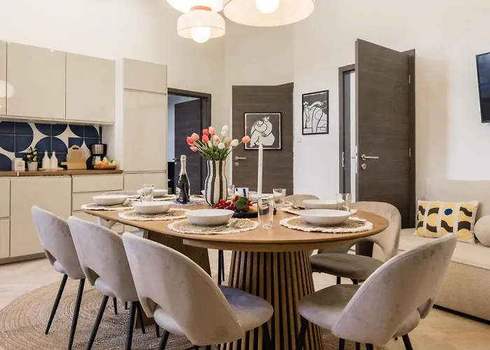 Spacious 5br By Opera, Liszt Ferenc & Centre *