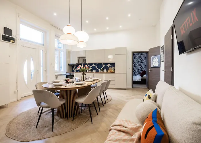 Апартаменты Spacious 5br By Opera, Liszt Ferenc & Centre *