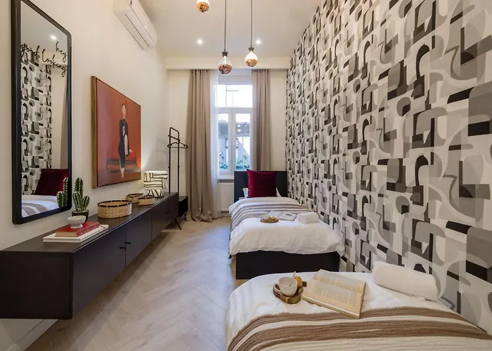 Spacious 5br By Opera, Liszt Ferenc & Centre Апартаменты *