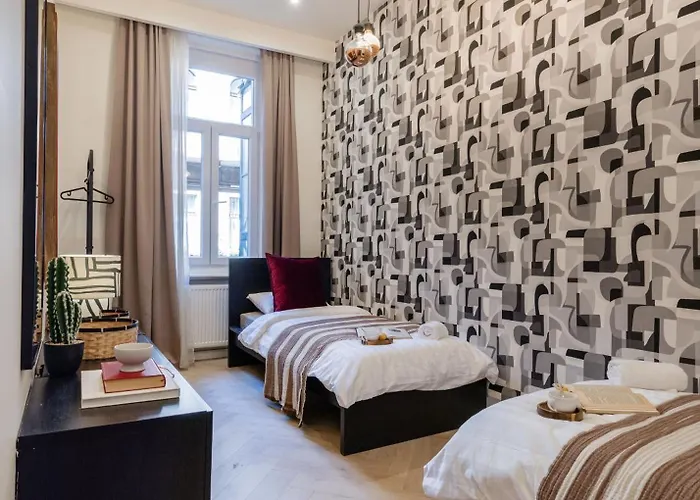 Spacious 5br By Opera, Liszt Ferenc & Centre * Будапешт