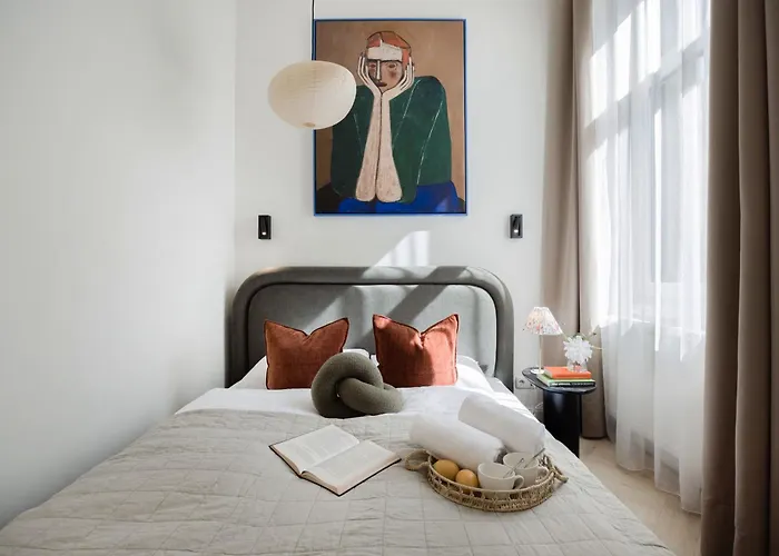 Spacious 5br By Opera, Liszt Ferenc & Centre Апартаменты