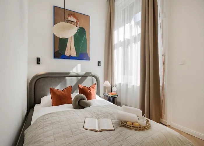 Spacious 5br By Opera, Liszt Ferenc & Centre *