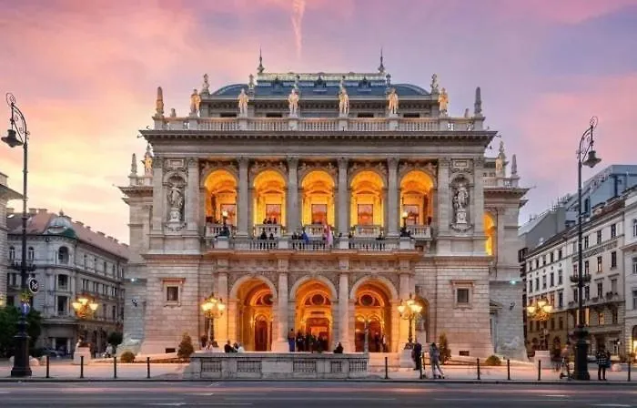 Spacious 5br By Opera, Liszt Ferenc & Centre Апартаменты