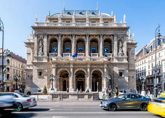 Spacious 5br By Opera, Liszt Ferenc & Centre *